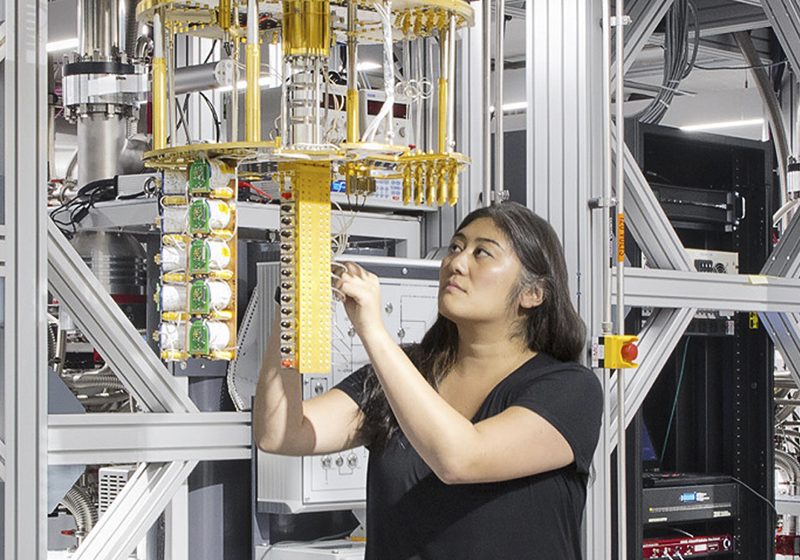  IBM y su CEO Arvind Krishna dan la bienvenida al Presidente Biden a la sede de Poughkeepsie