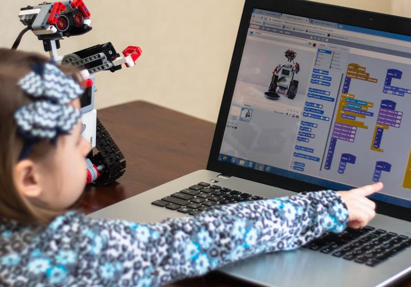  Tech Beginners: 116 niños y niñas culminaron con éxito programa de programación básica