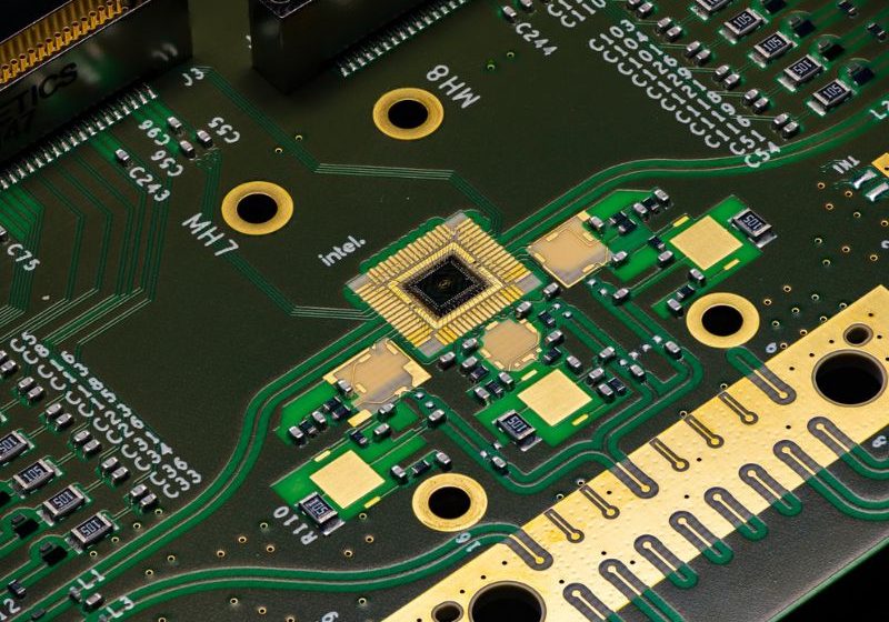  Intel lanza nuevo chip Tunnel Falls para investigación en computación cuántica