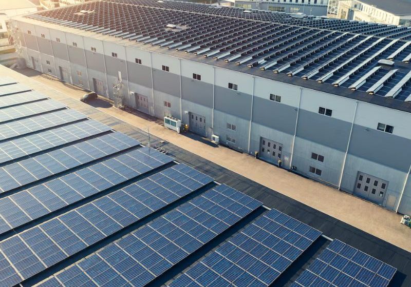  ¿Está preparado el panel fotovoltaico del techo plano del centro de datos de tu cliente?