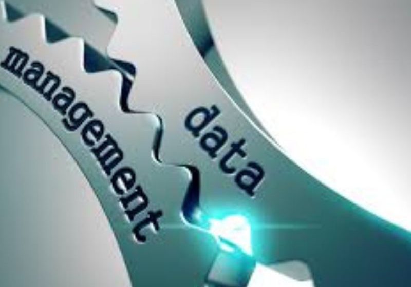  La actual gestión de datos está definida por un crecimiento explosivo de la IA, el aprendizaje automático y el IoT