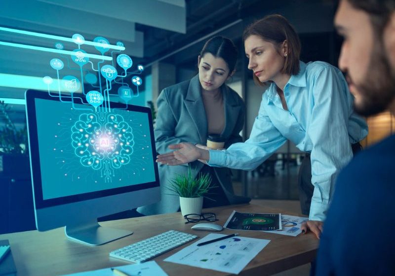  Las empresas peruanas pueden convertir la IA en una ventaja competitiva enfocándose en cinco dimensiones