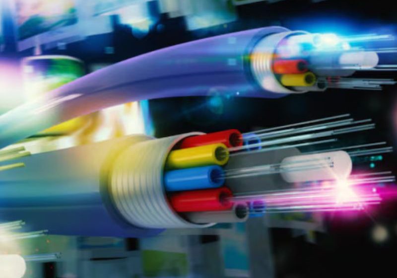  China activa la primera red de fibra óptica de tres bandas del mundo